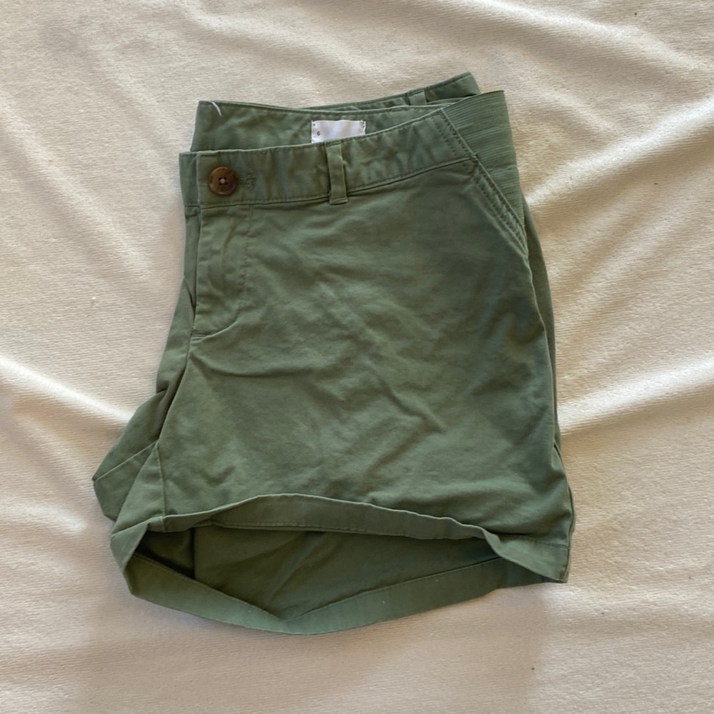 Gap maternity shorts